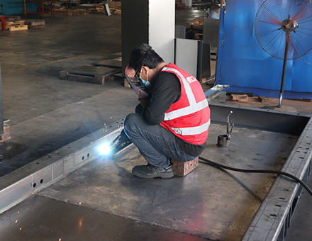 لحام خزان وقود الهيكل